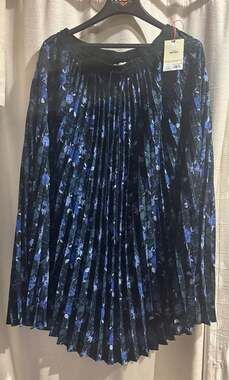 Woolrich x Target Blue Floral Pleated Ankle Skirt, Size L
C12